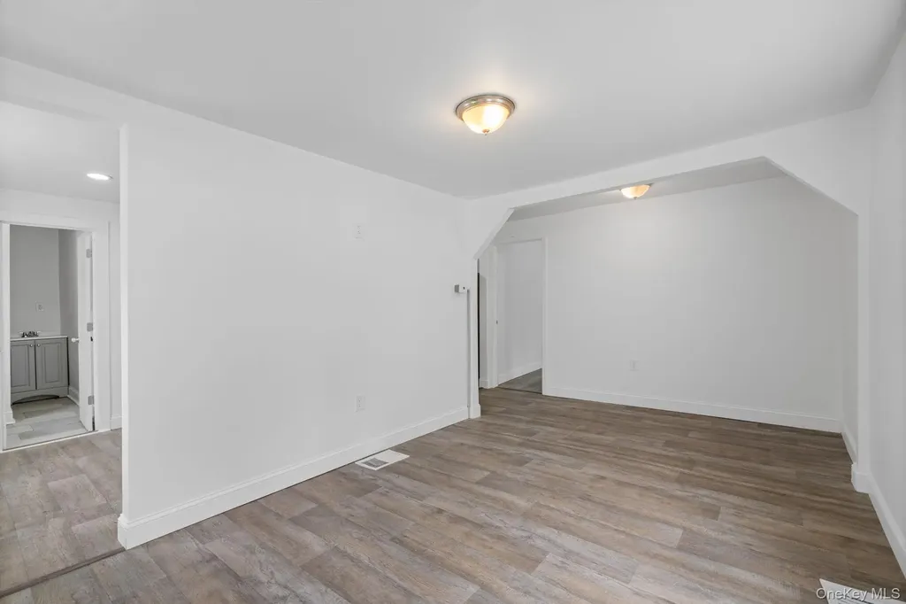 637 Violet Avenue Hyde Park NY 12538