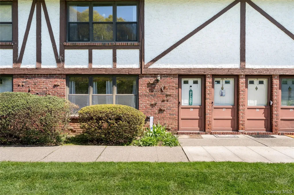 28 Bailey Court Middle Island NY 11953