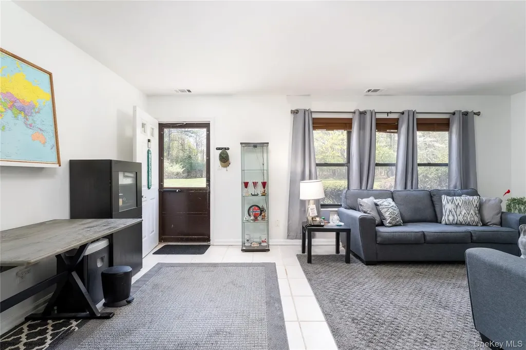 28 Bailey Court Middle Island NY 11953