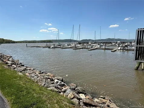 E-28 Half Moon Bay Marina Croton-on-hudson NY 10520