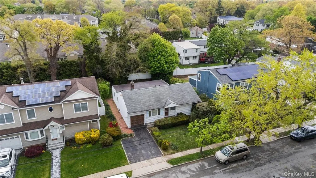 933 Dana Avenue Valley Stream NY 11580