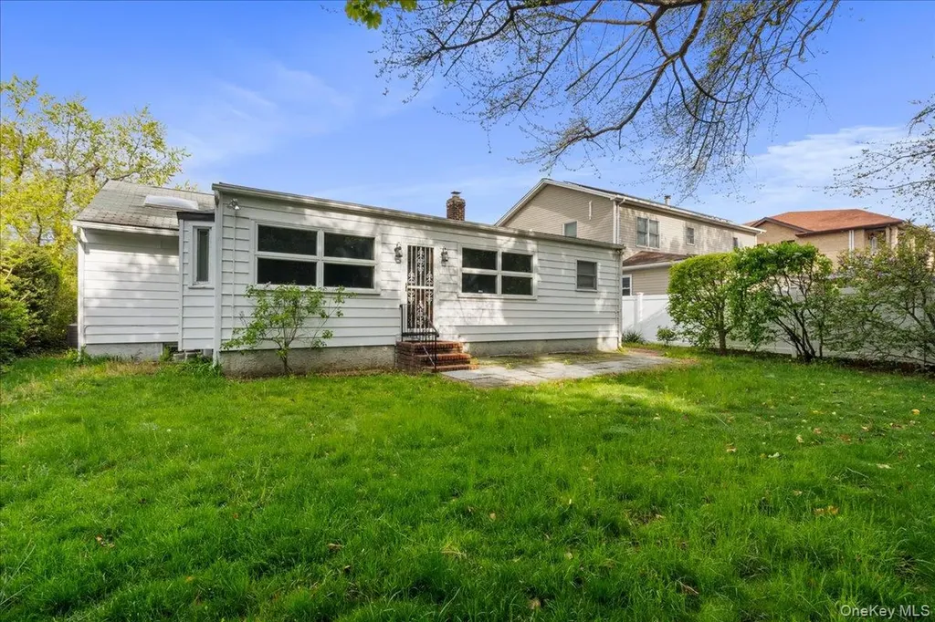 933 Dana Avenue Valley Stream NY 11580