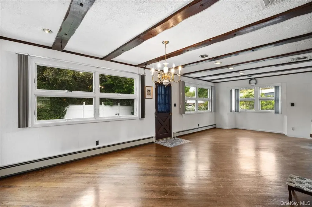 933 Dana Avenue Valley Stream NY 11580