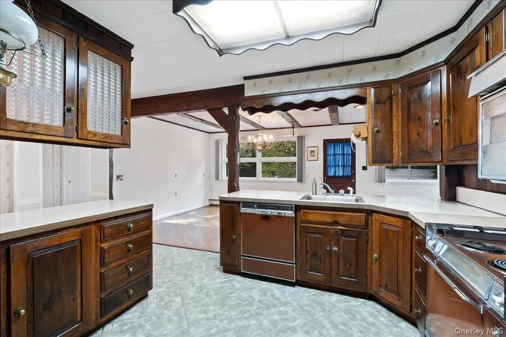 933 Dana Avenue Valley Stream NY 11580