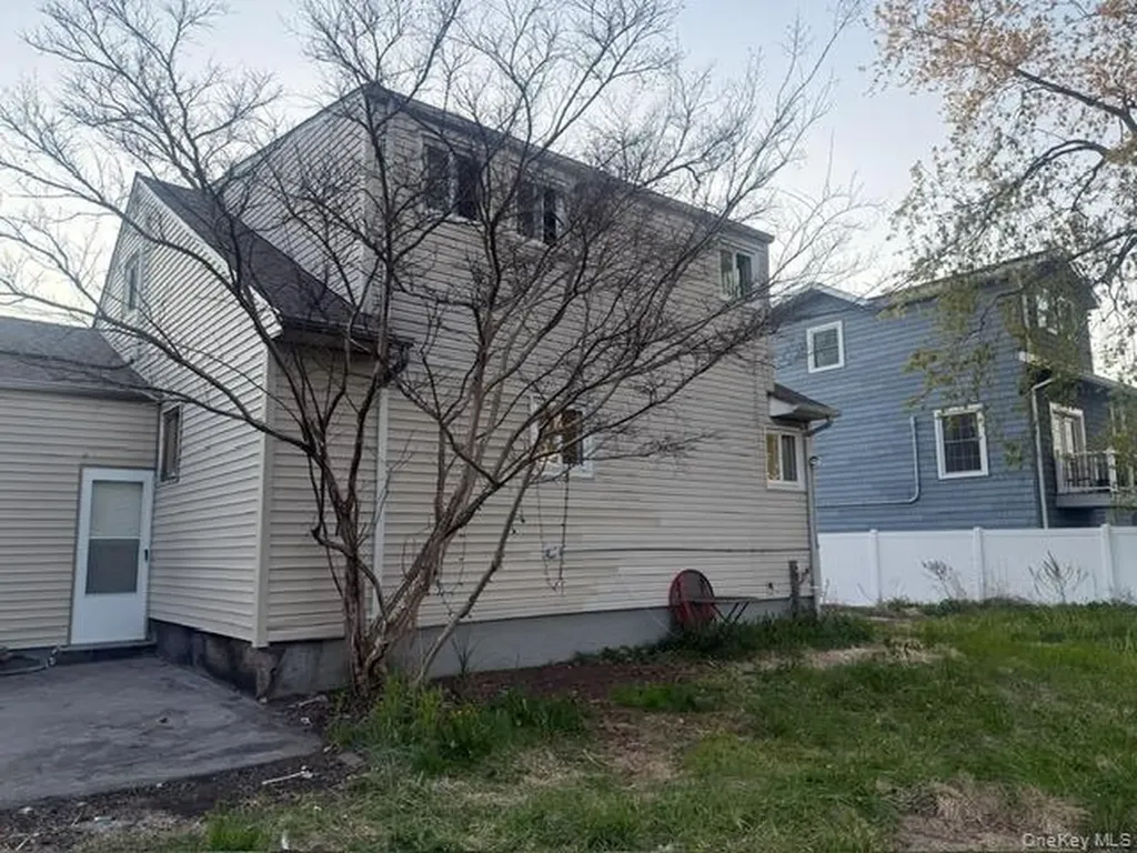 675 S Long Beach Avenue Freeport NY 11520