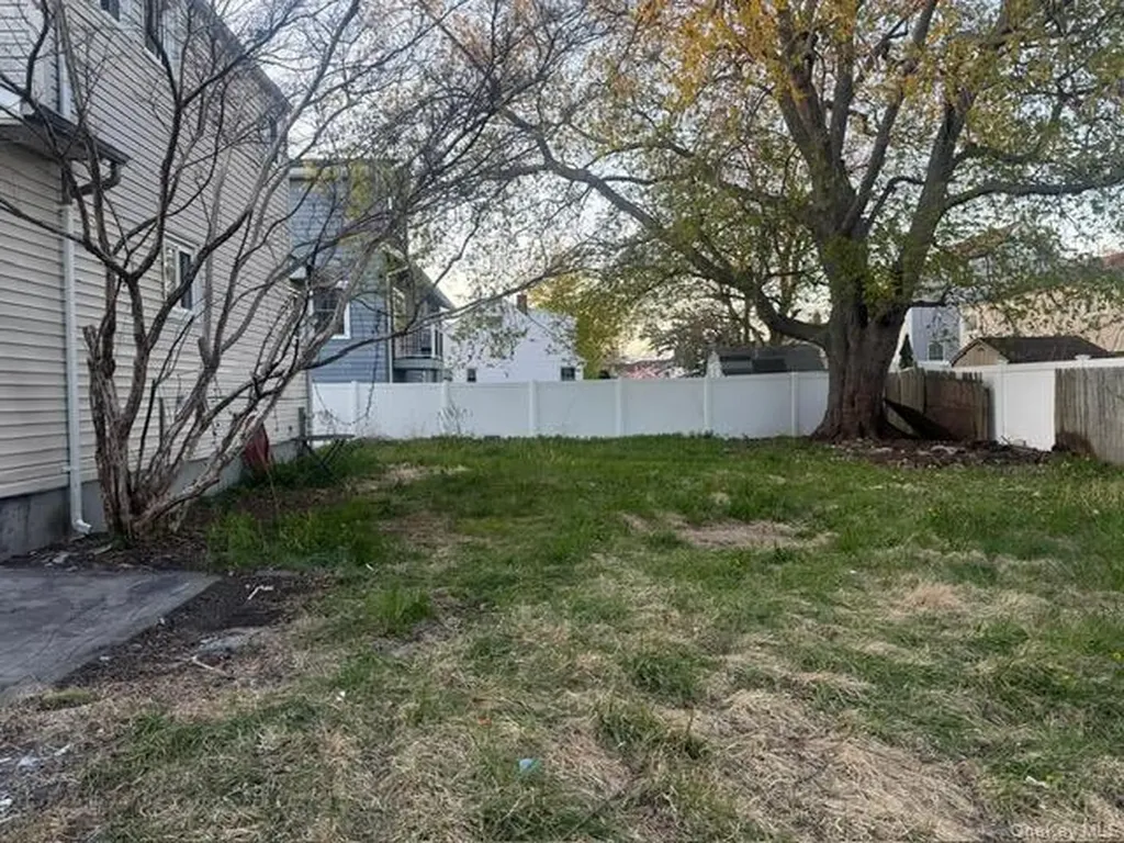 675 S Long Beach Avenue Freeport NY 11520