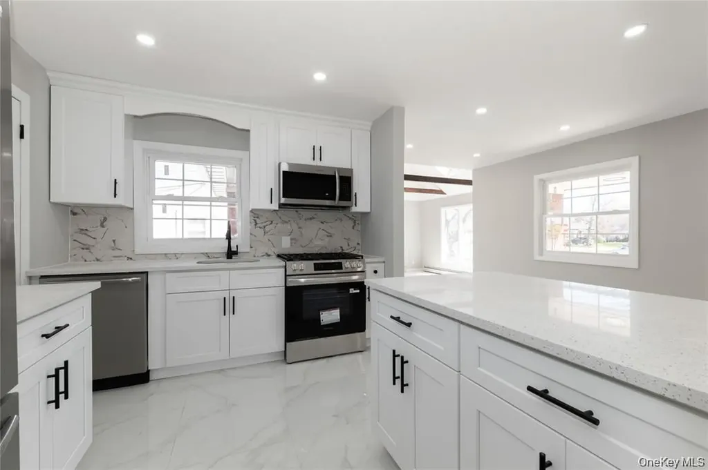 109 Evans Street New Hyde Park NY 11040