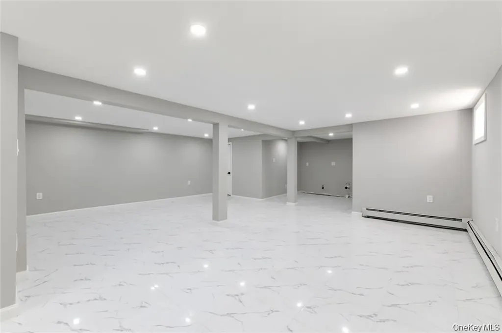 109 Evans Street New Hyde Park NY 11040