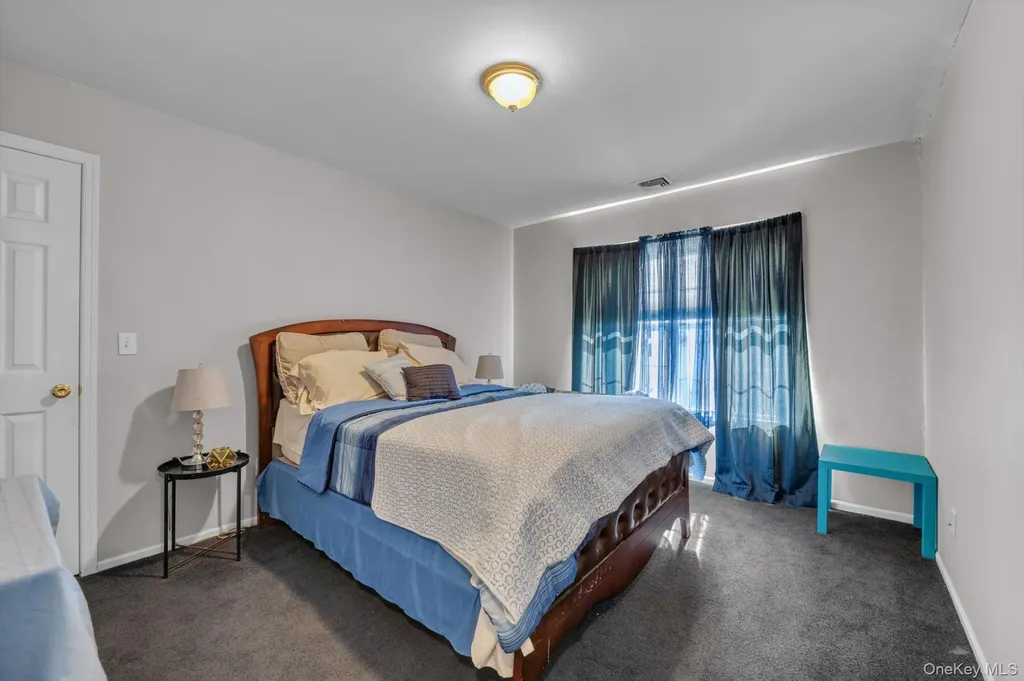 9 Paddock Lane Medford NY 11763