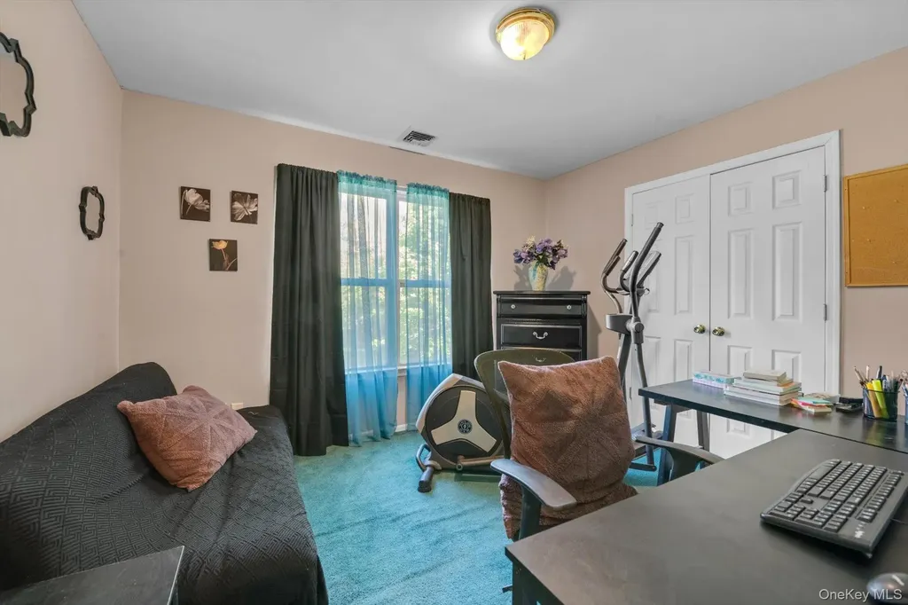 9 Paddock Lane Medford NY 11763