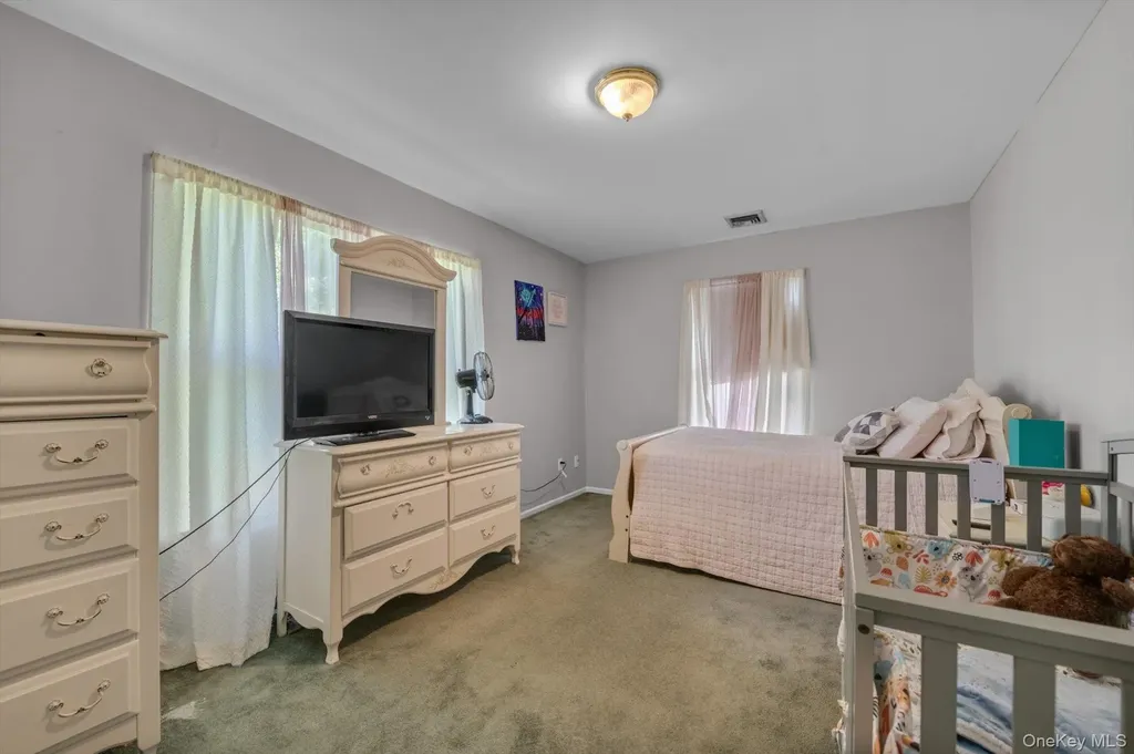 9 Paddock Lane Medford NY 11763