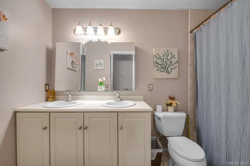 9 Paddock Lane Medford NY 11763
