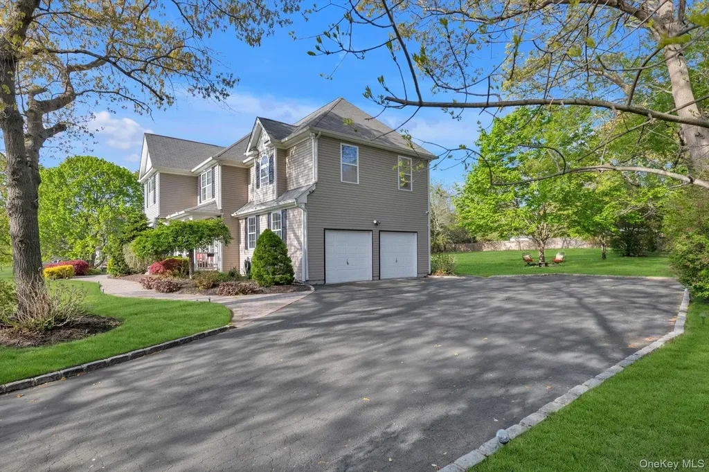 9 Paddock Lane Medford NY 11763