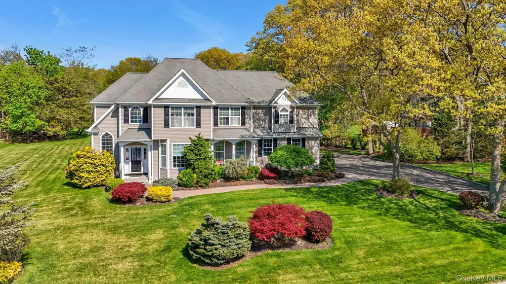 9 Paddock Lane Medford NY 11763