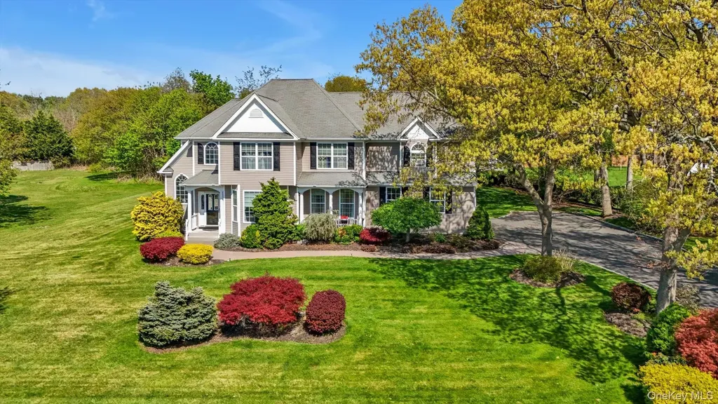 9 Paddock Lane Medford NY 11763