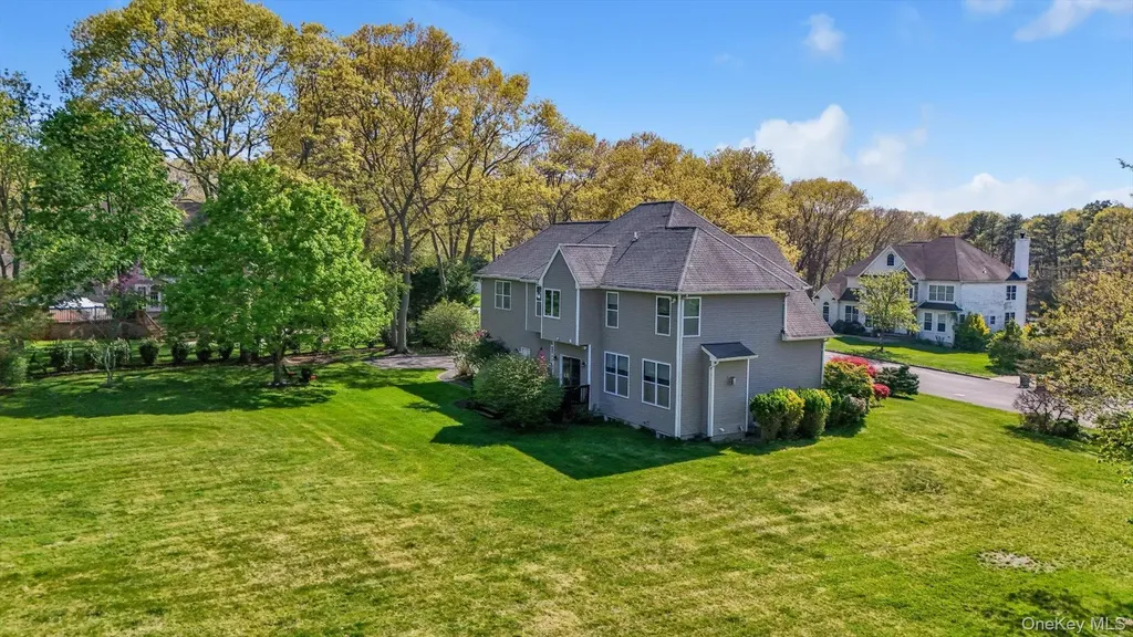 9 Paddock Lane Medford NY 11763