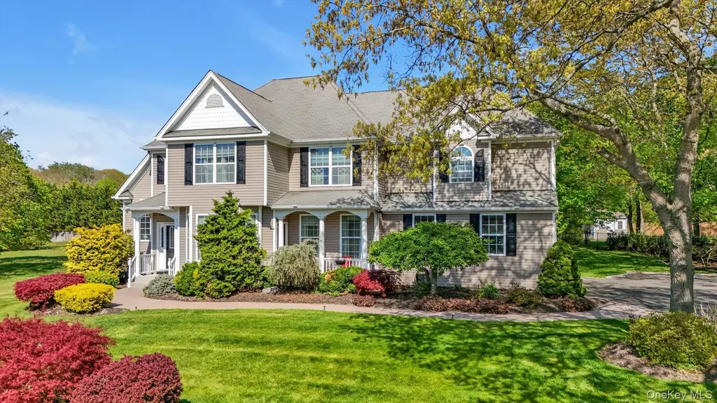 9 Paddock Lane Medford NY 11763