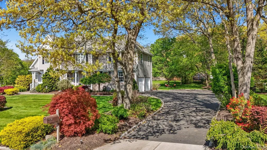 9 Paddock Lane Medford NY 11763
