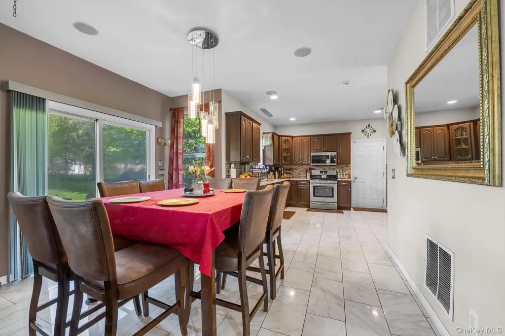 9 Paddock Lane Medford NY 11763