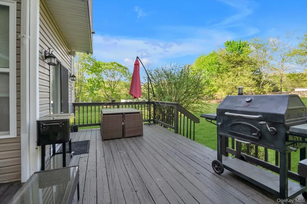 9 Paddock Lane Medford NY 11763