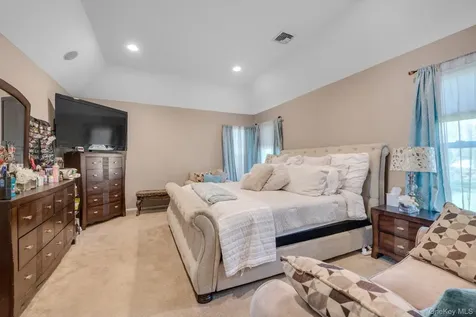 9 Paddock Lane Medford NY 11763