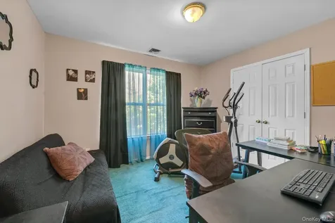 9 Paddock Lane Medford NY 11763