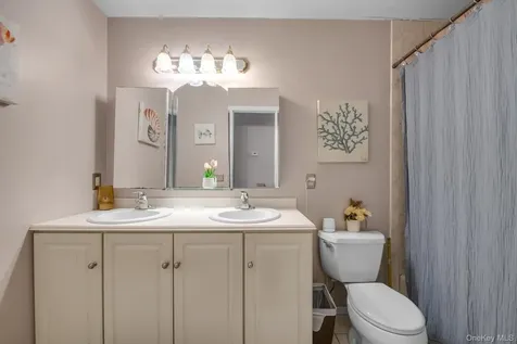 9 Paddock Lane Medford NY 11763