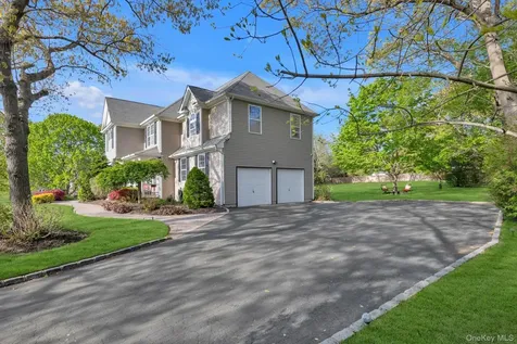 9 Paddock Lane Medford NY 11763