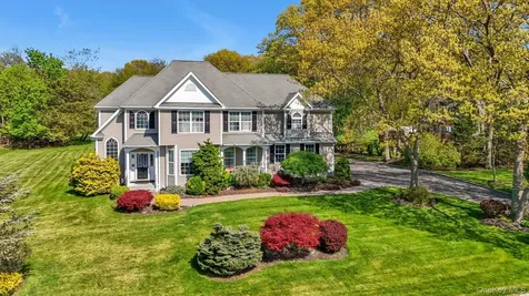 9 Paddock Lane Medford NY 11763