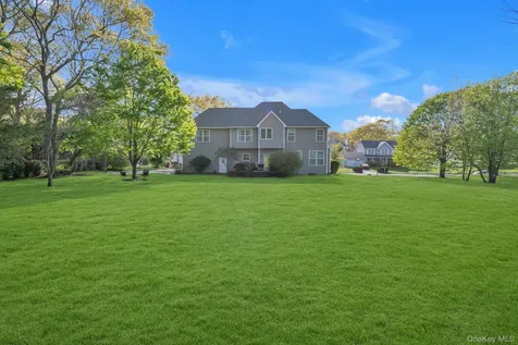 9 Paddock Lane Medford NY 11763