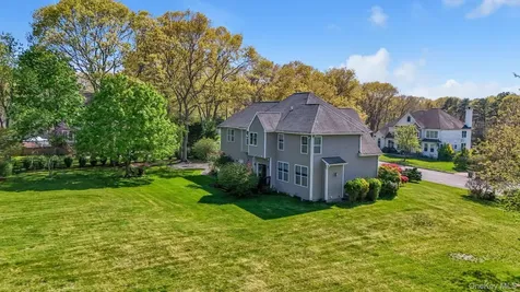 9 Paddock Lane Medford NY 11763