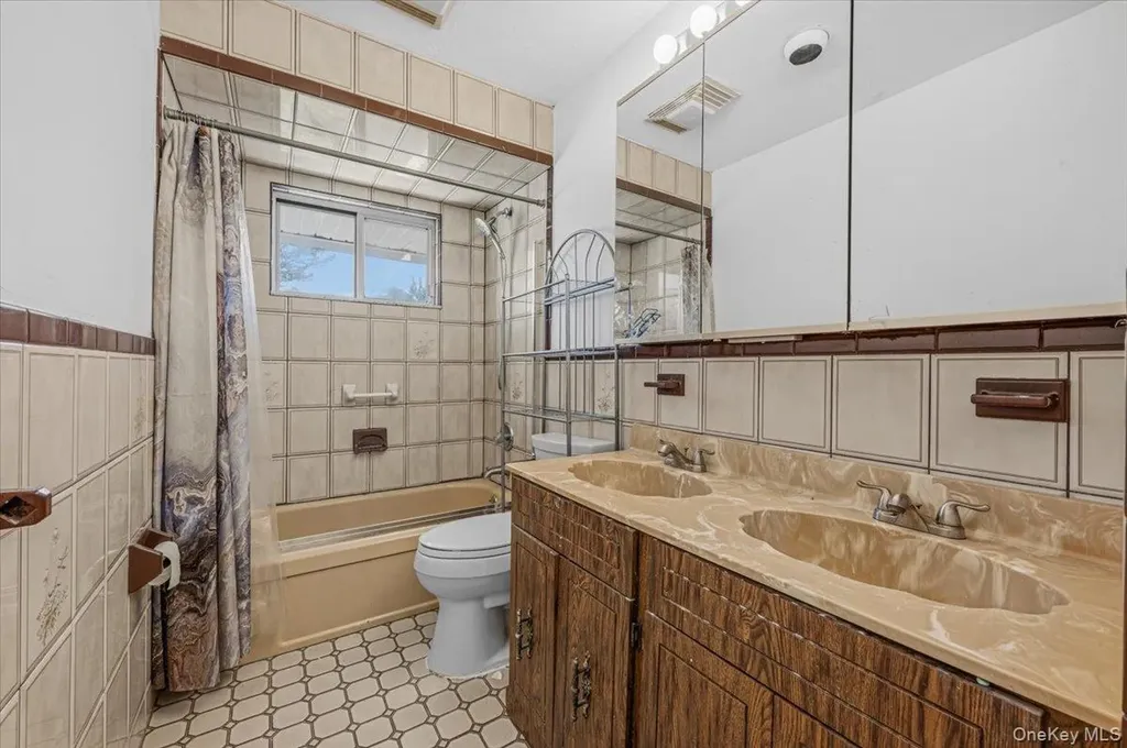 55 Patricia Avenue Deer Park NY 11729