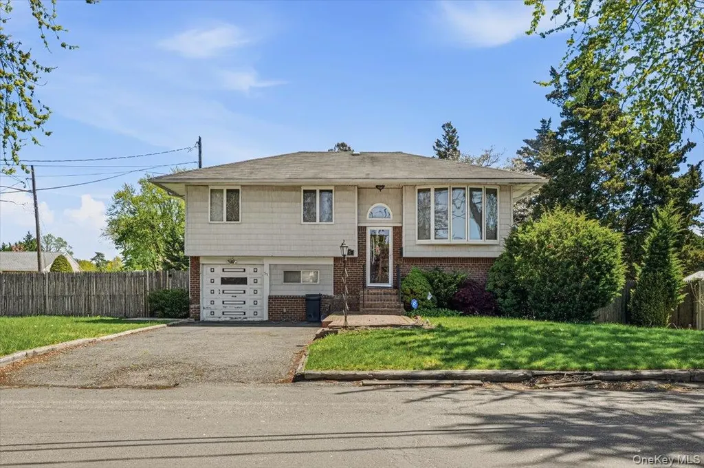 55 Patricia Avenue Deer Park NY 11729