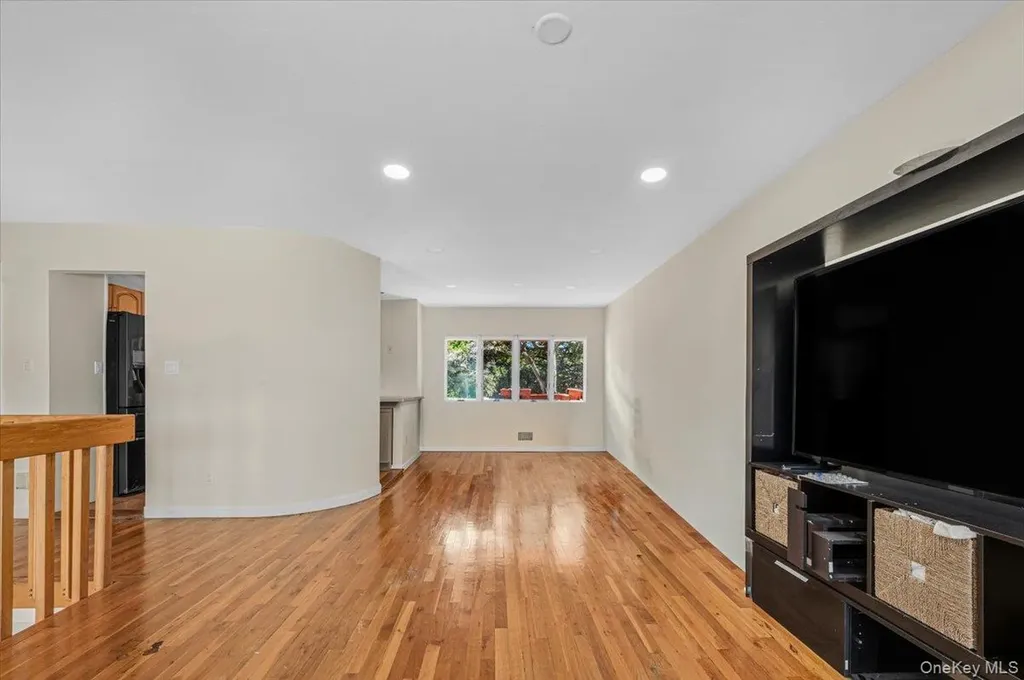 55 Patricia Avenue Deer Park NY 11729