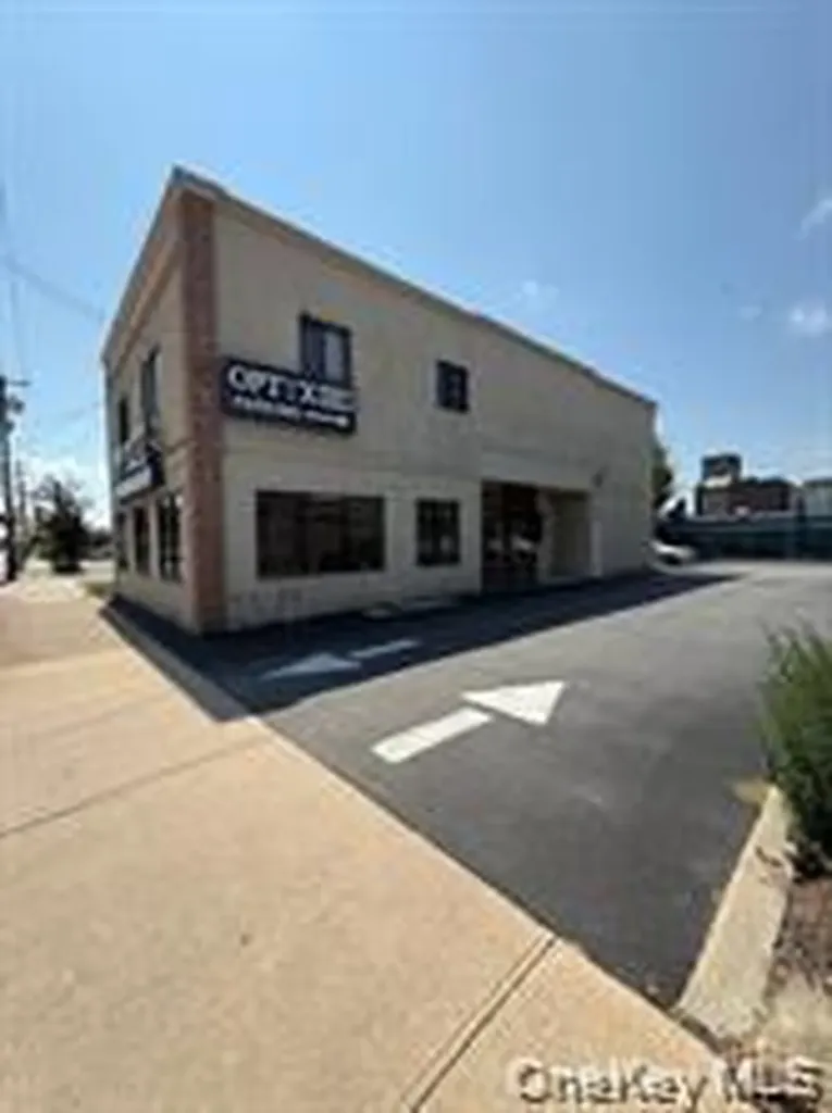 1806 Deer Park Avenue Deer Park NY 11729