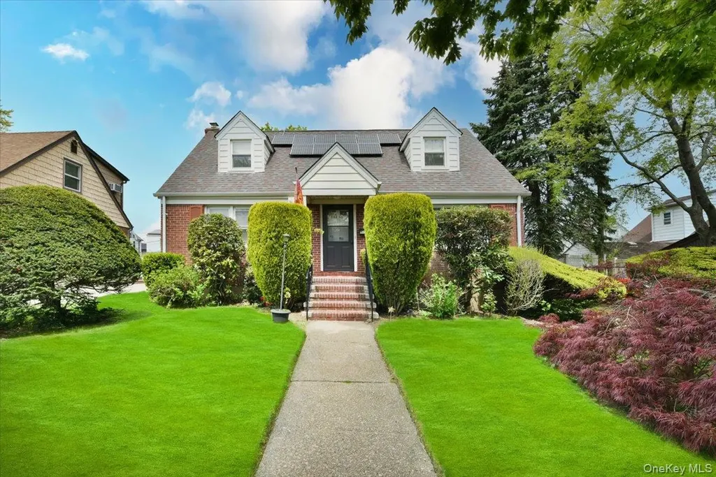 246-35 85th Road Bellerose NY 11426