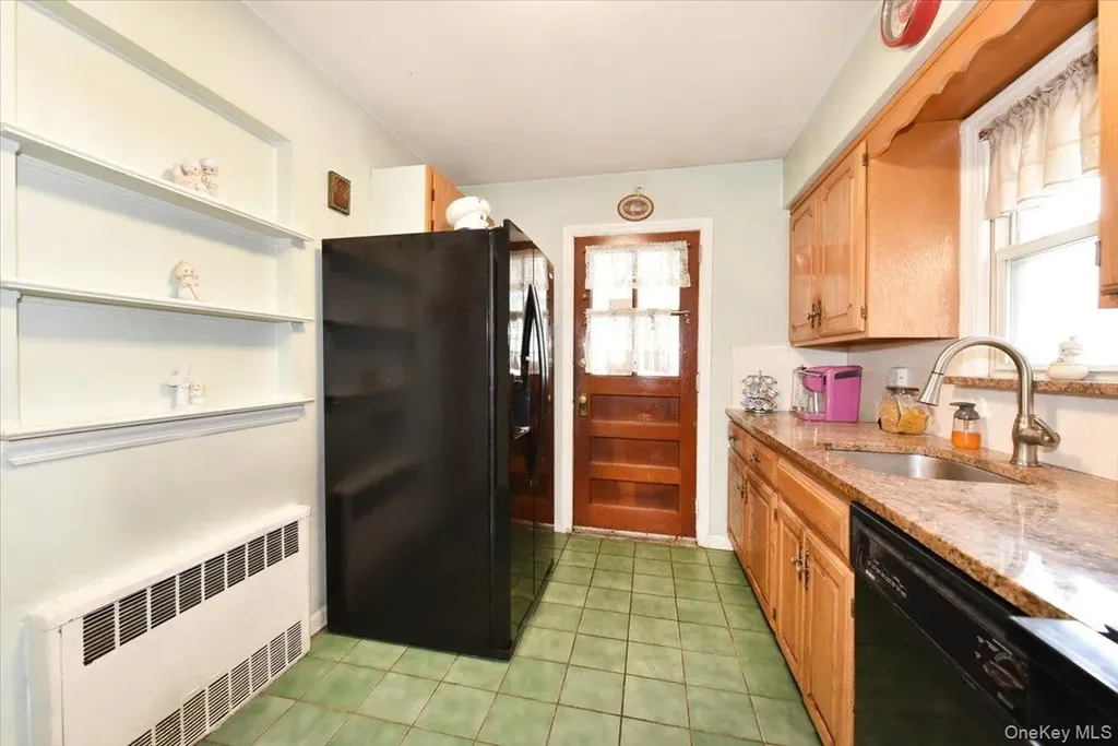 246-35 85th Road Bellerose NY 11426