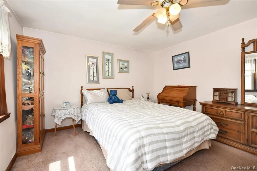 246-35 85th Road Bellerose NY 11426