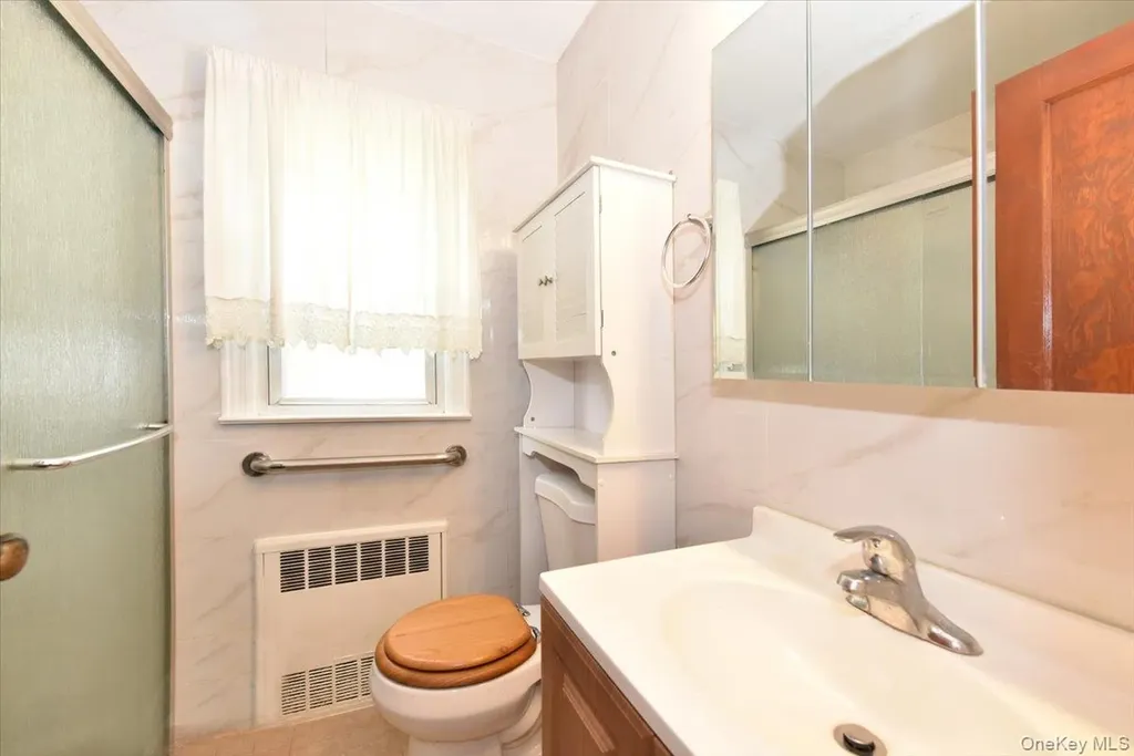 246-35 85th Road Bellerose NY 11426