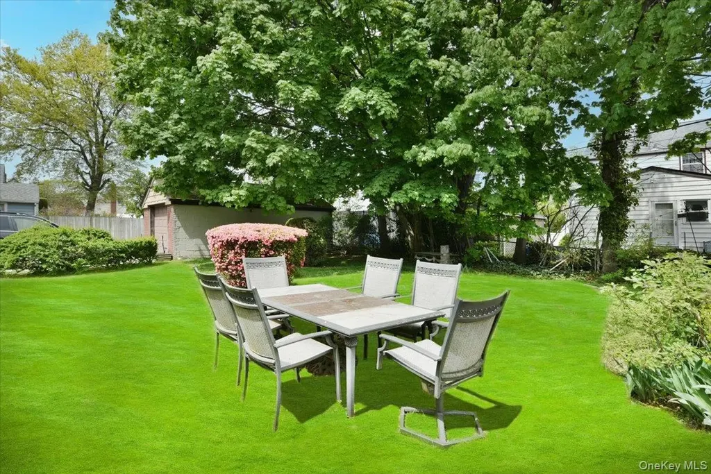 246-35 85th Road Bellerose NY 11426