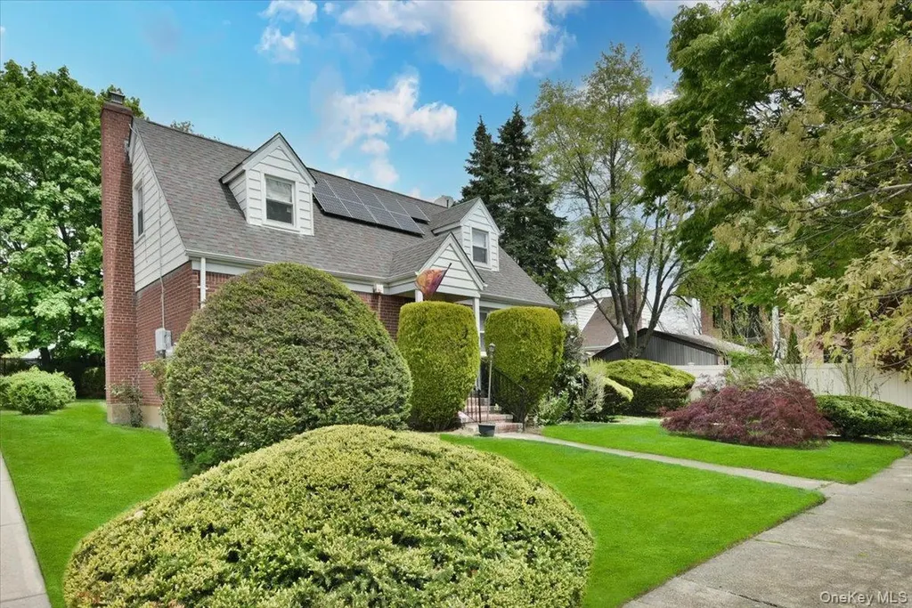 246-35 85th Road Bellerose NY 11426