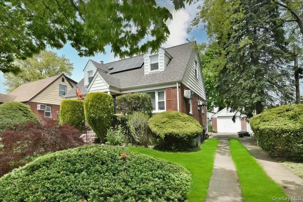 246-35 85th Road Bellerose NY 11426