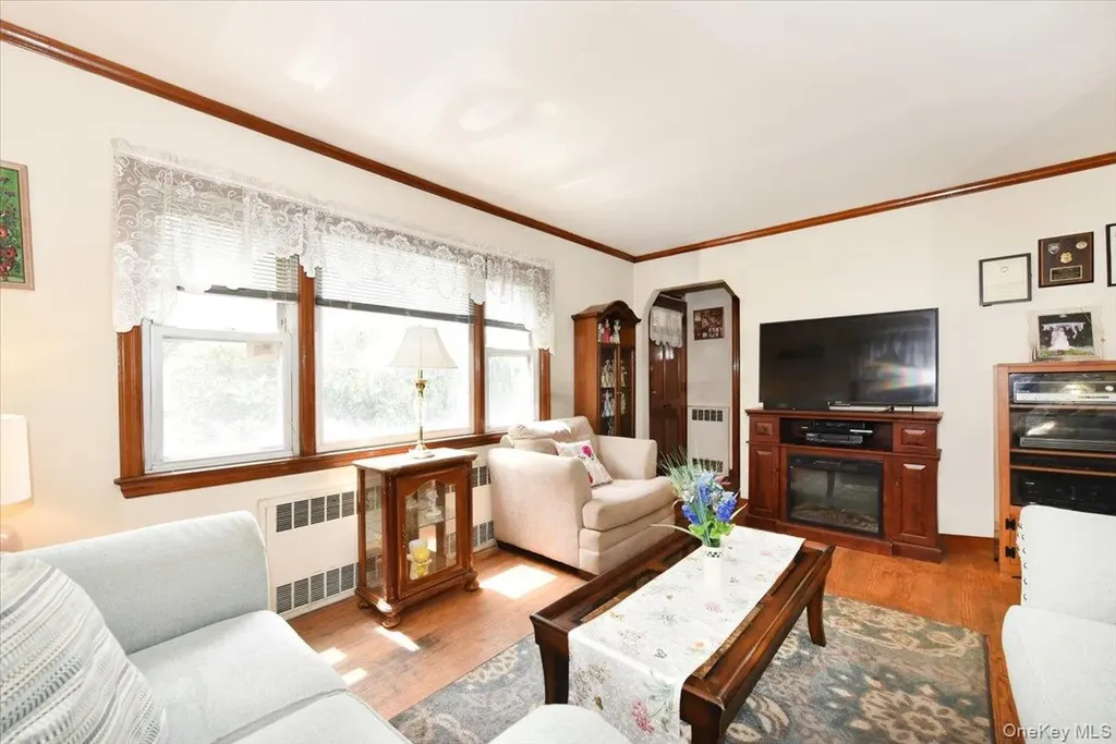 246-35 85th Road Bellerose NY 11426