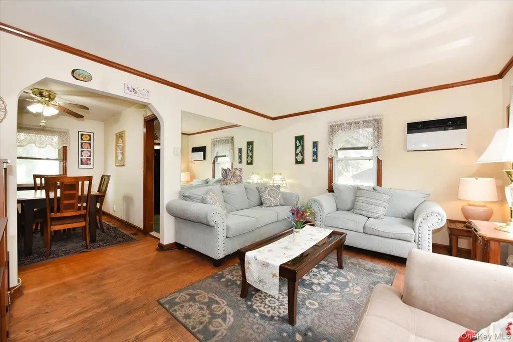 246-35 85th Road Bellerose NY 11426