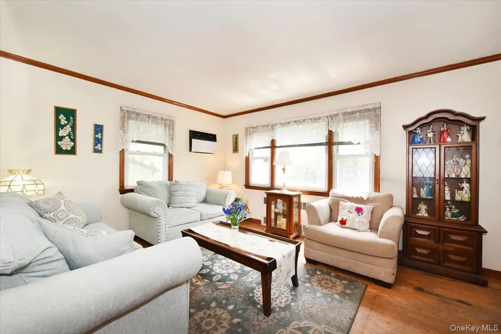 246-35 85th Road Bellerose NY 11426