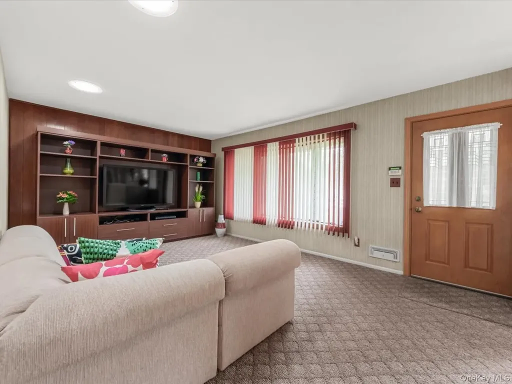 12 Joyce Lane Commack NY 11725