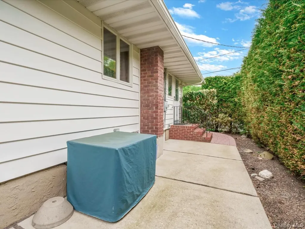 12 Joyce Lane Commack NY 11725
