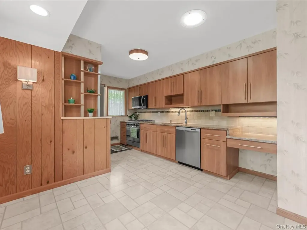 12 Joyce Lane Commack NY 11725