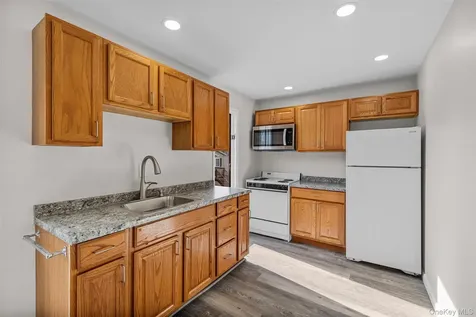 1-18 Willow Way Rhinebeck NY 12572