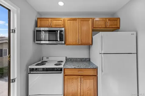 1-18 Willow Way Rhinebeck NY 12572